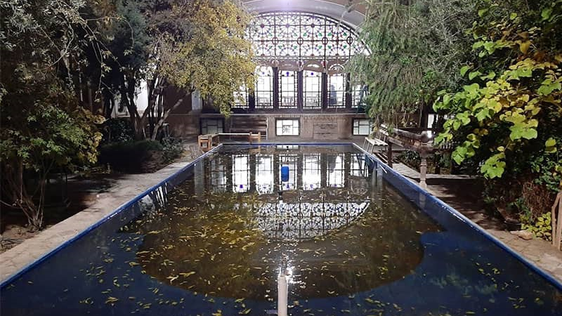 Das Haus der Rasoulian in Yazd, ein altes Haus, das heute zur Fakultät umgewandelt wurde.